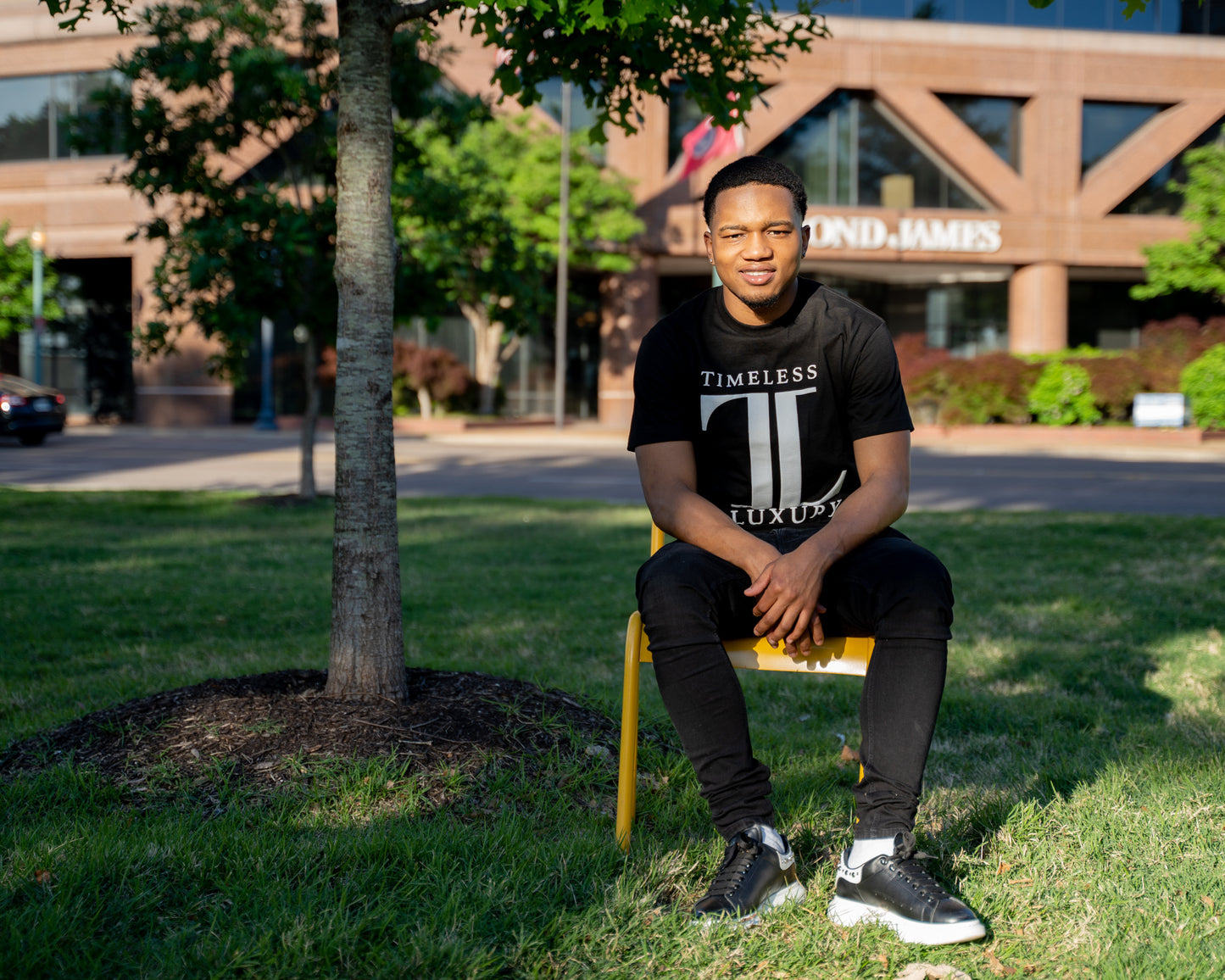 TIMELESS LUXURY BLACK T-SHIRT